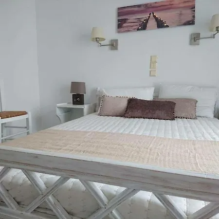 Ino Hotel Kamári