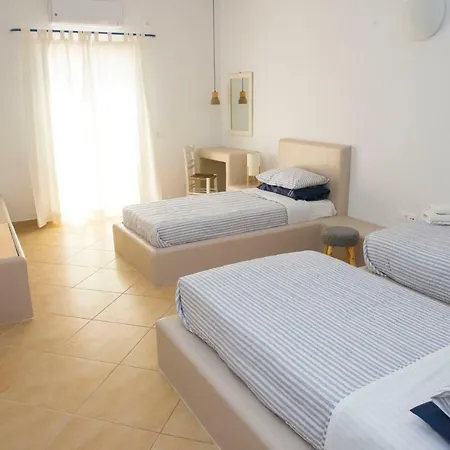 Ino Hotel Kamári